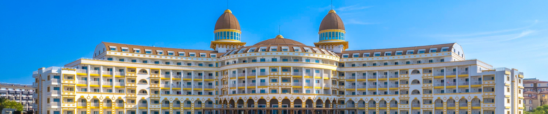 Kirman Sidemarin Beach & Spa Hotelgebäude.